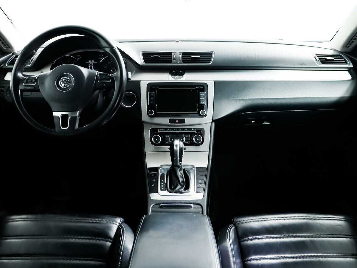 Volkswagen Passat CC с пробегом — 2011 год. Фото: #9