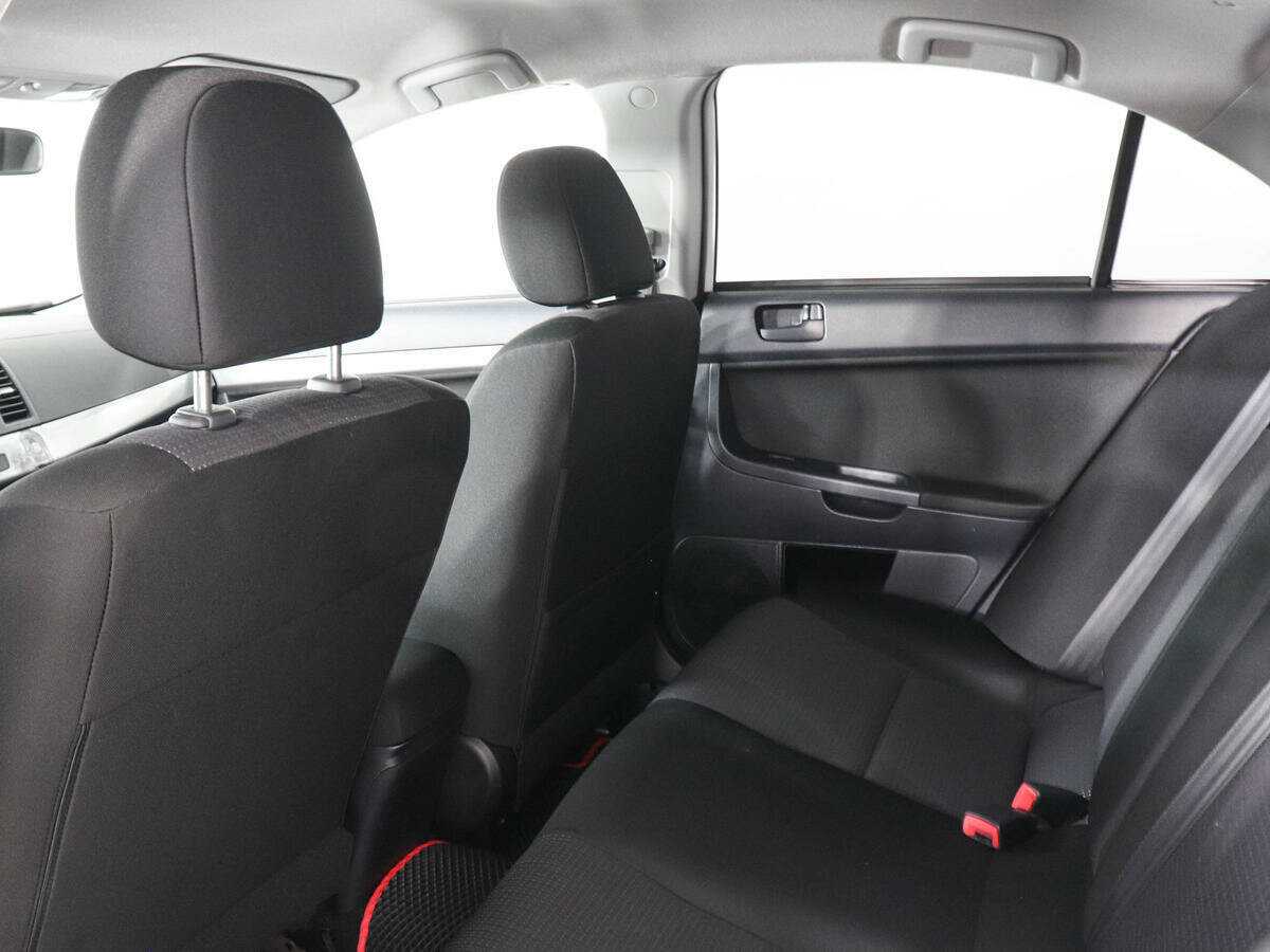 Mitsubishi Lancer с пробегом — 2011 год. Фото: #11