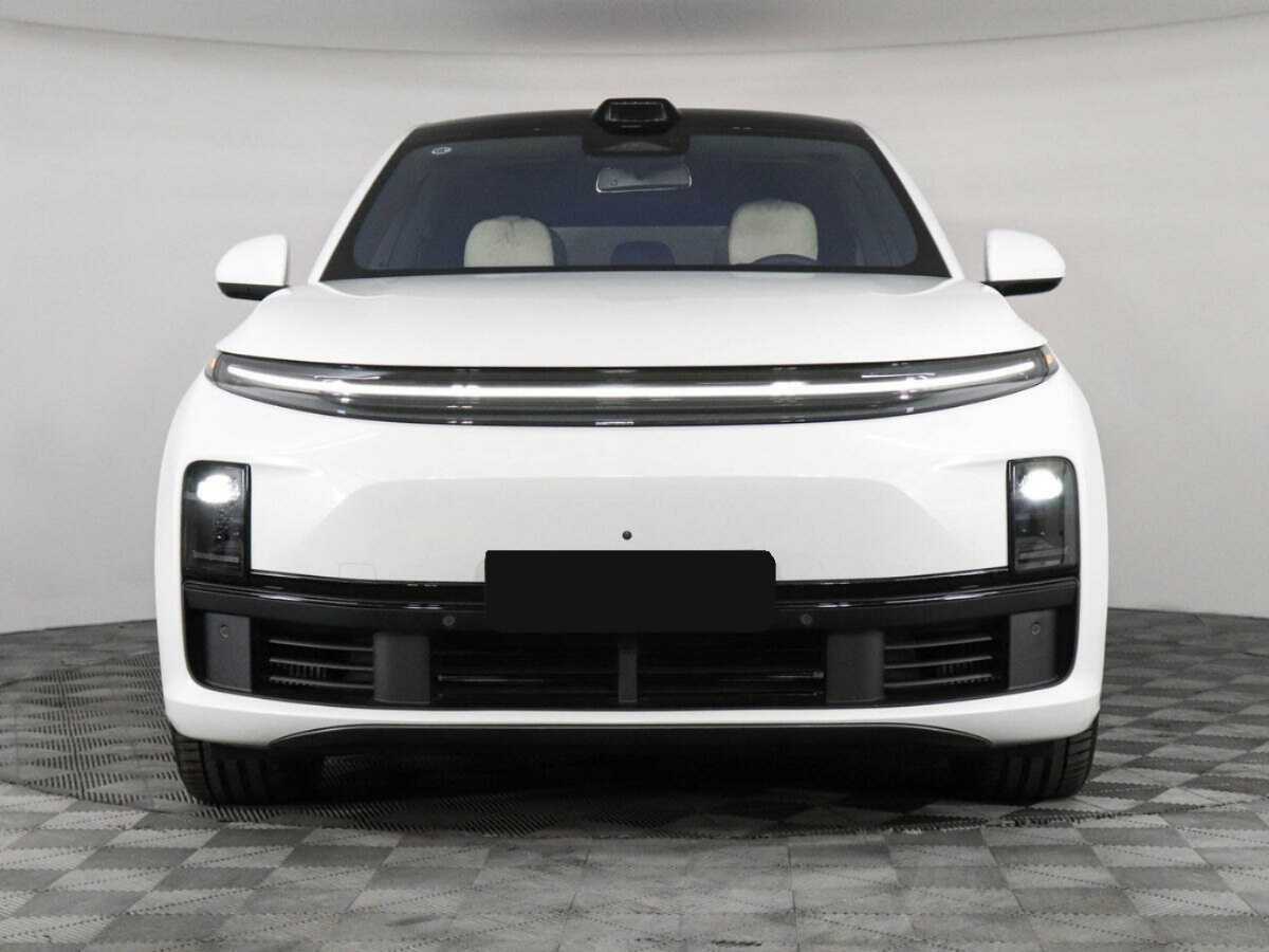 LiXiang L7 с пробегом — 2024 год. Фото: #1