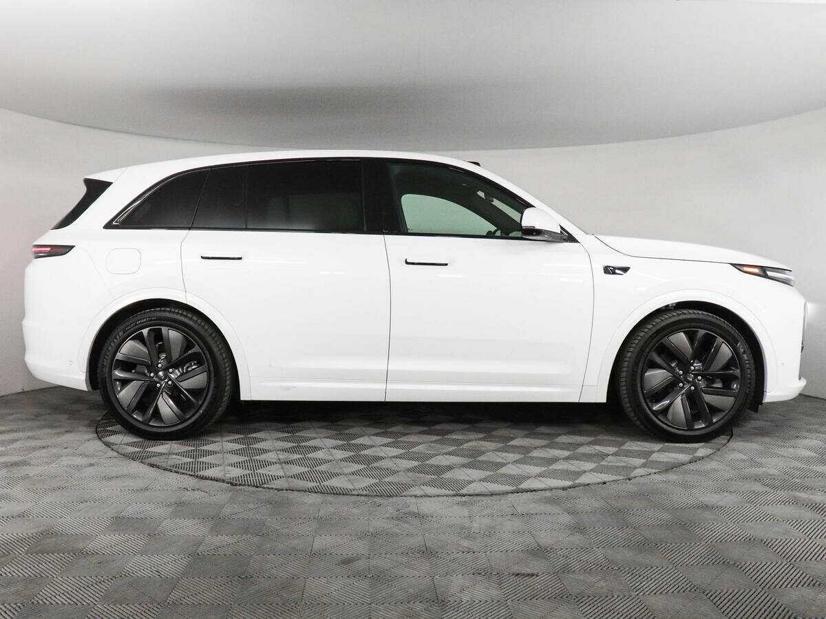 LiXiang L7 с пробегом — 2024 год. Фото: #3