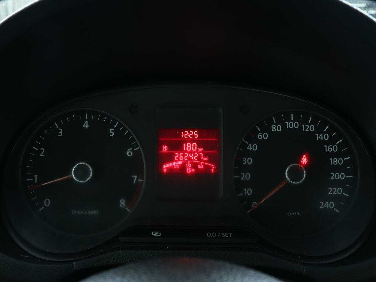 Volkswagen Polo с пробегом — 2011 год. Фото: #6