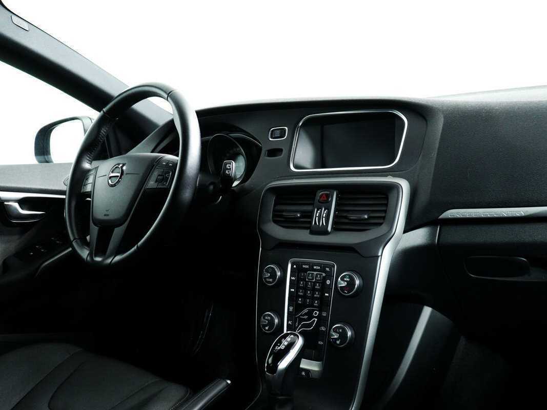 Volvo V40 Cross Country с пробегом — 2017 год. Фото: #8