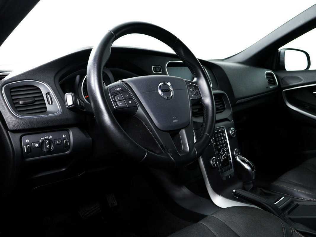 Volvo V40 Cross Country с пробегом — 2017 год. Фото: #12
