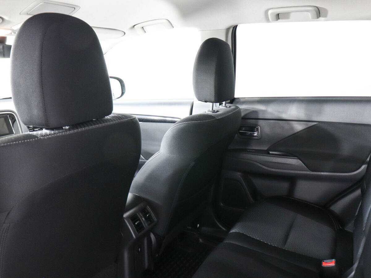 Mitsubishi Outlander с пробегом — 2019 год. Фото: #11