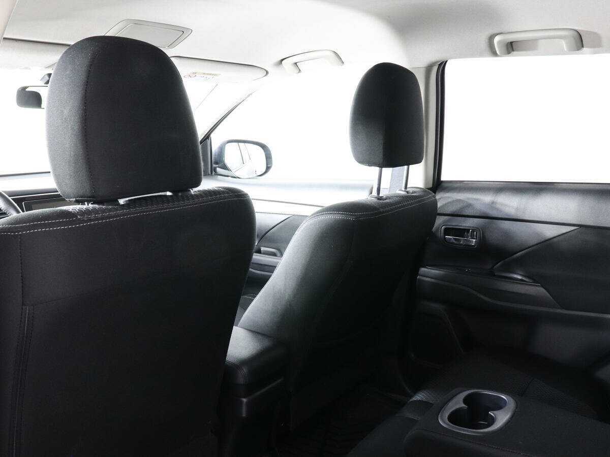 Mitsubishi Outlander с пробегом — 2018 год. Фото: #11