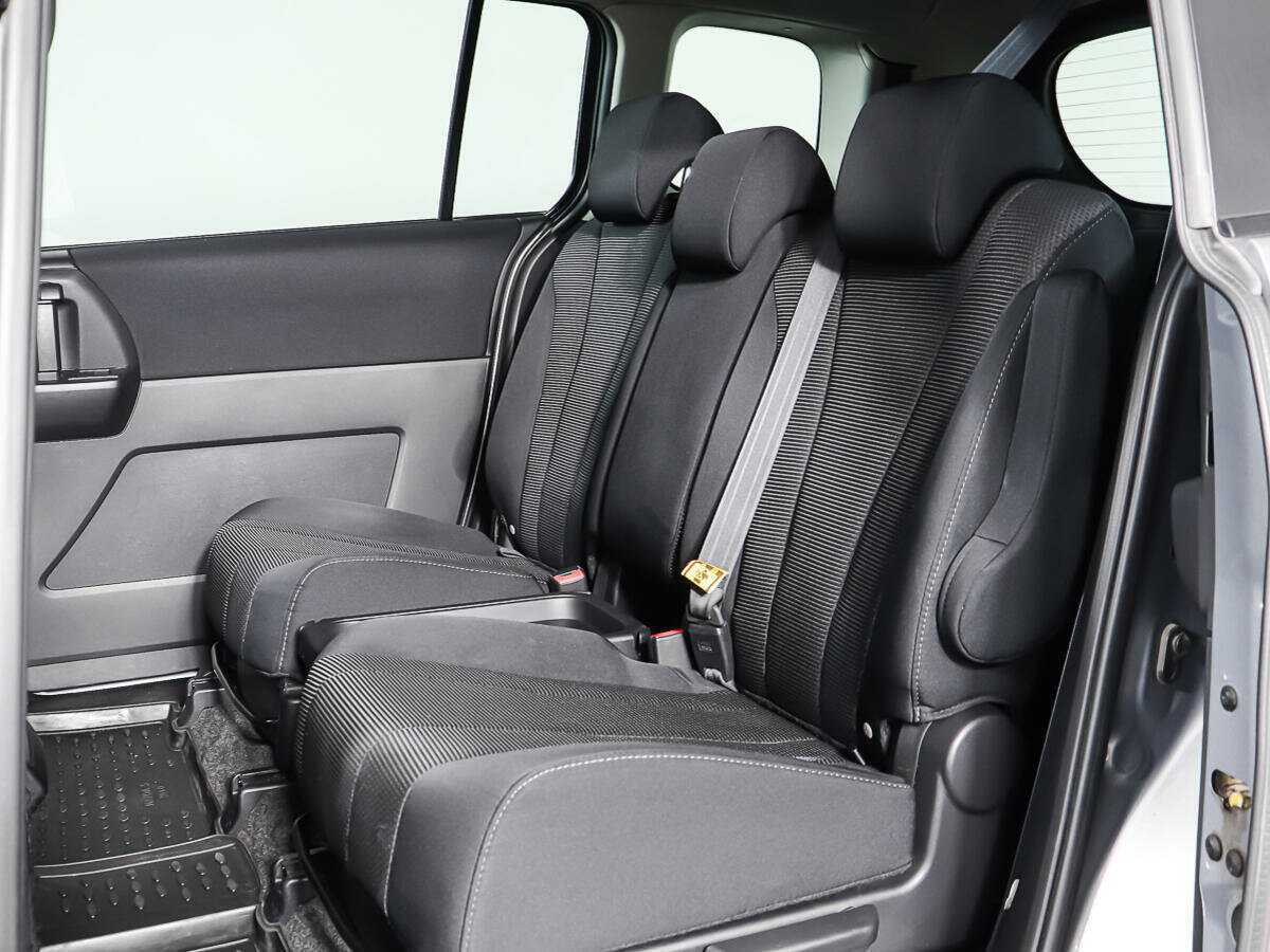 Mazda 5 с пробегом — 2013 год. Фото: #11