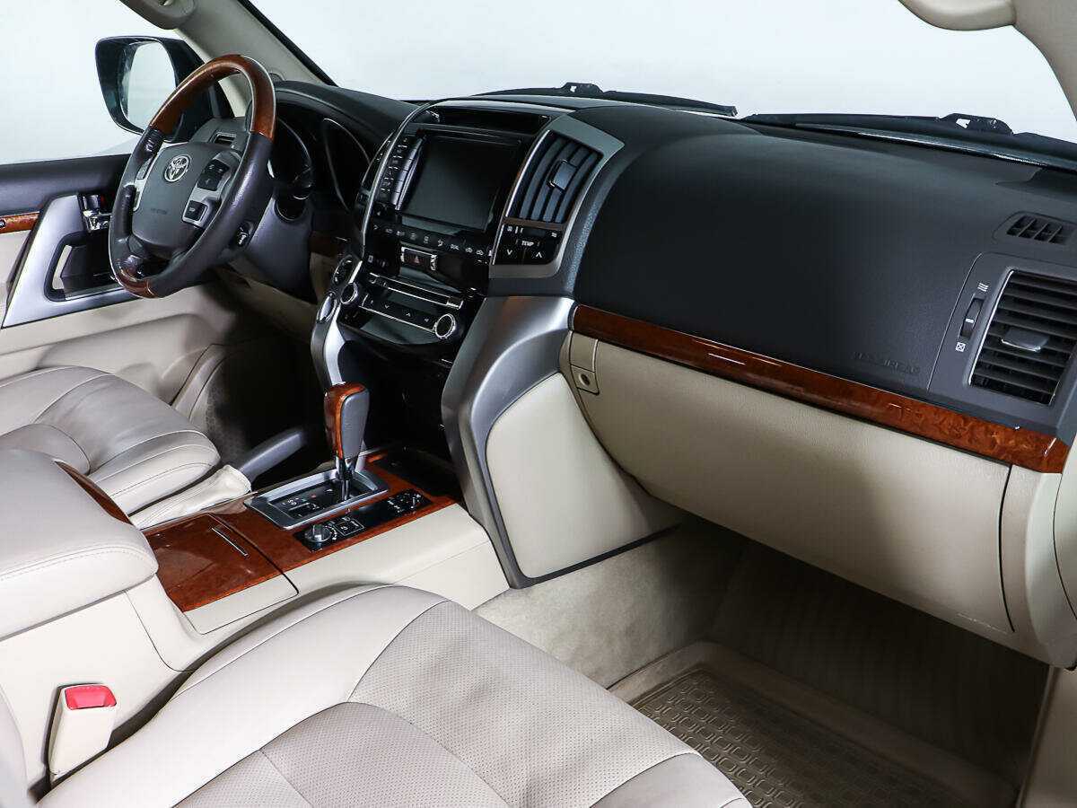 Toyota Land Cruiser с пробегом — 2014 год. Фото: #8