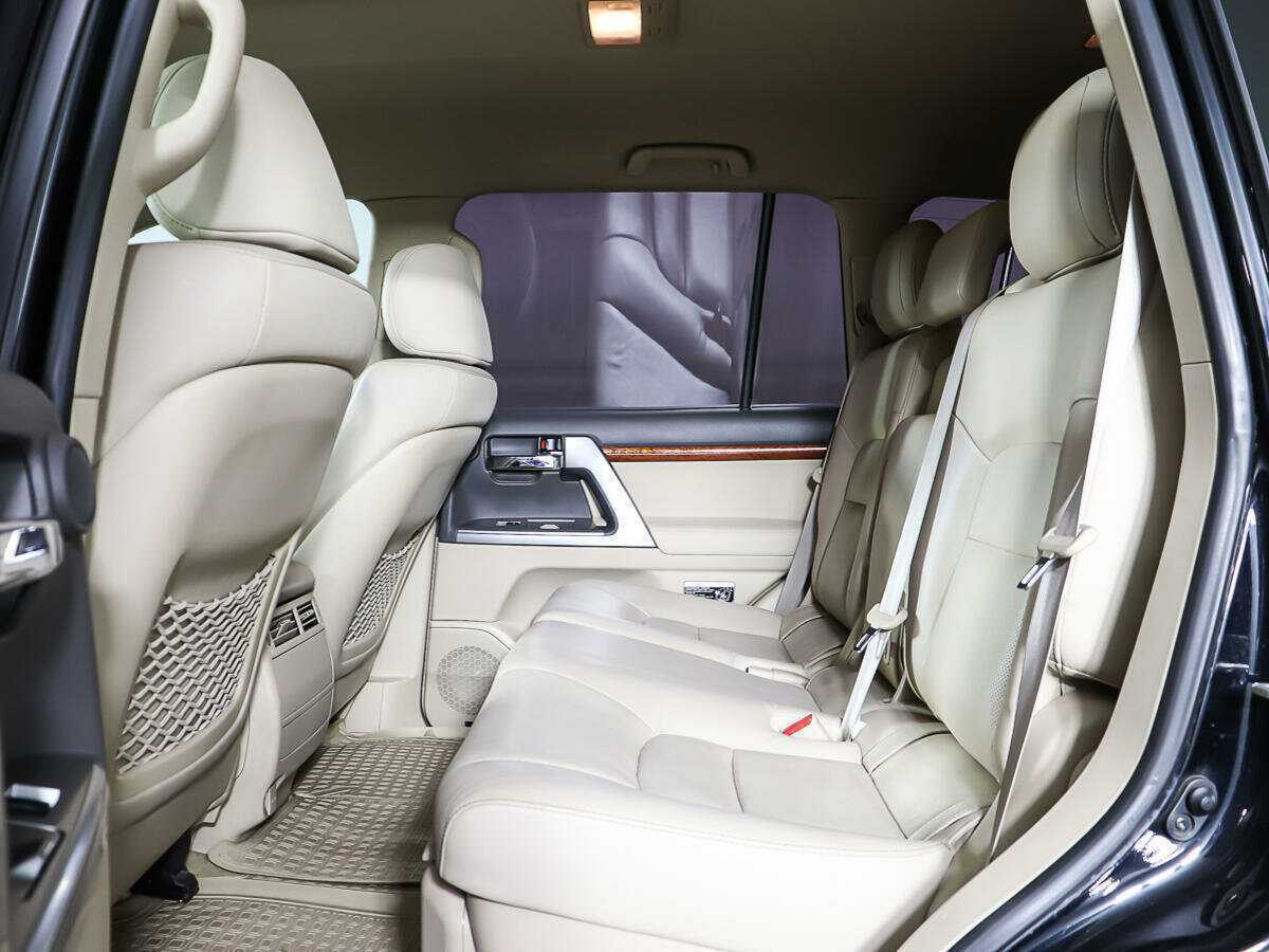 Toyota Land Cruiser с пробегом — 2014 год. Фото: #9