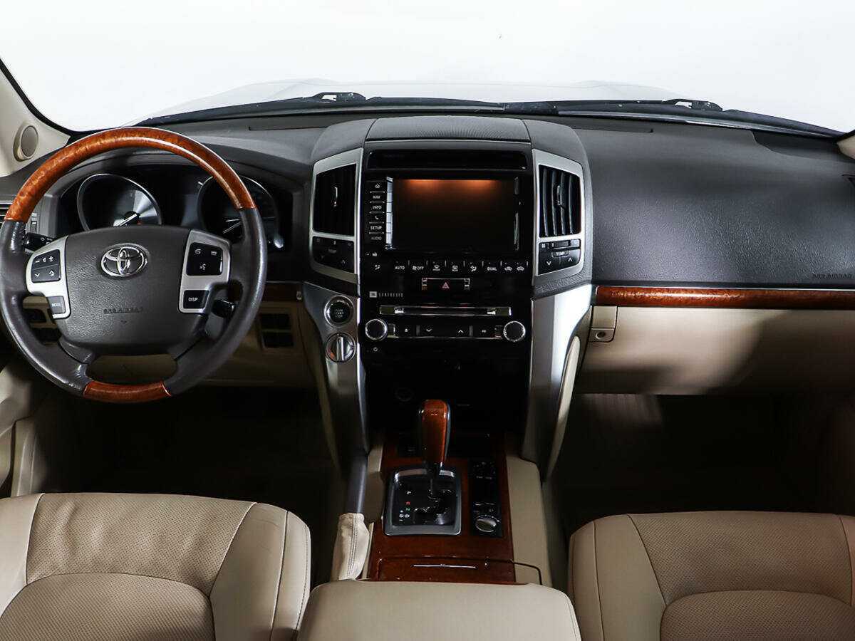 Toyota Land Cruiser с пробегом — 2014 год. Фото: #10