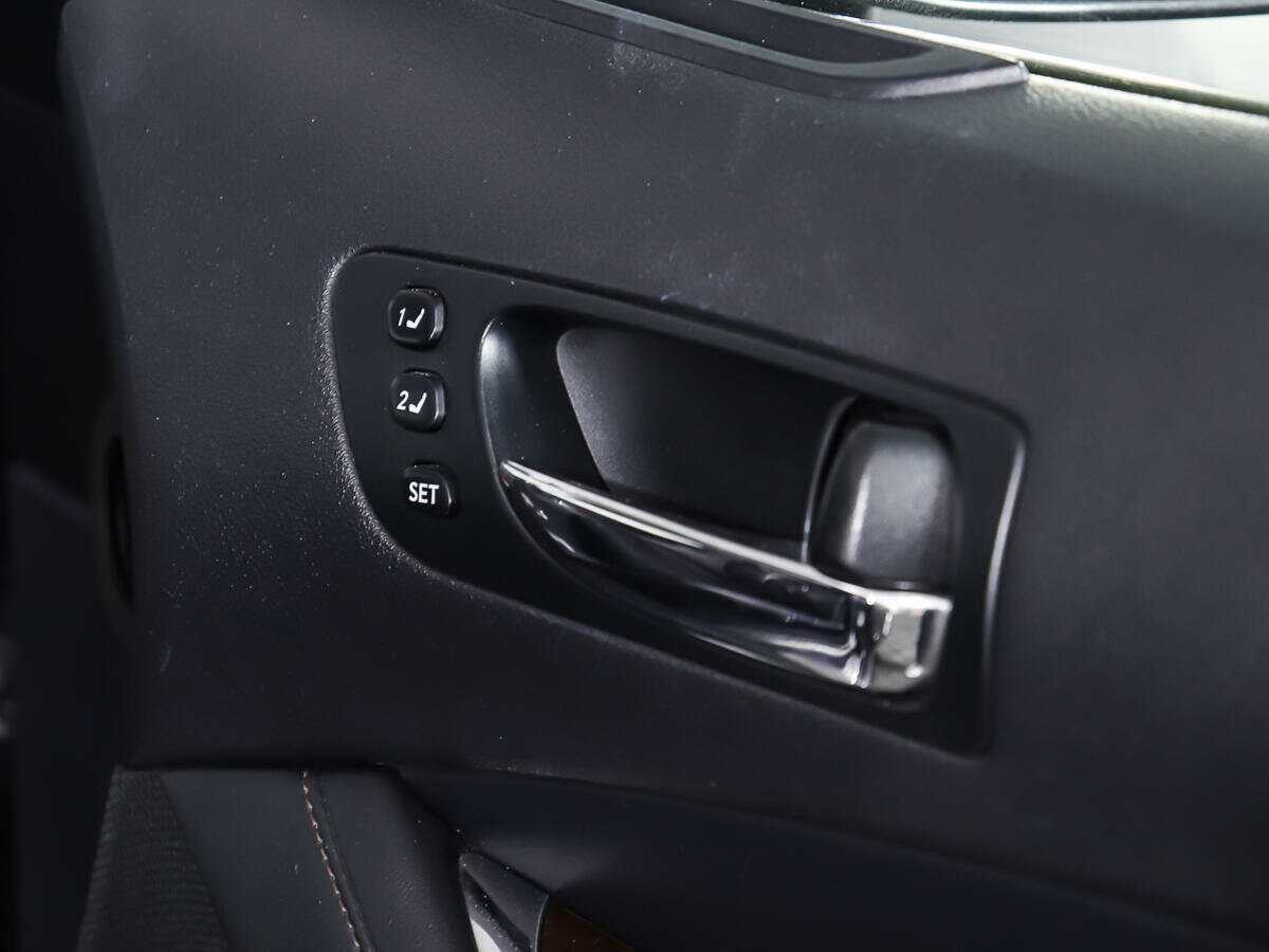 Lexus ES с пробегом — 2012 год. Фото: #16