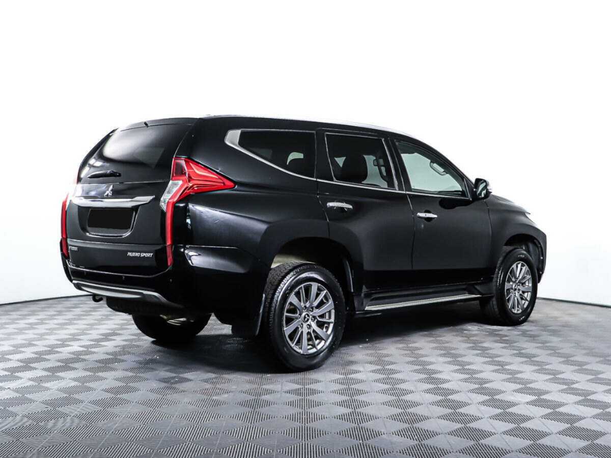 Mitsubishi Pajero Sport с пробегом — 2016 год. Фото: #4