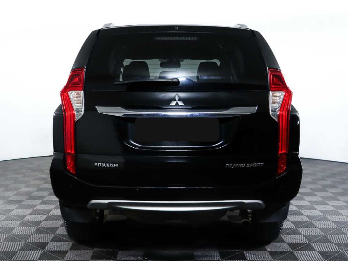 Mitsubishi Pajero Sport с пробегом — 2016 год. Фото: #5