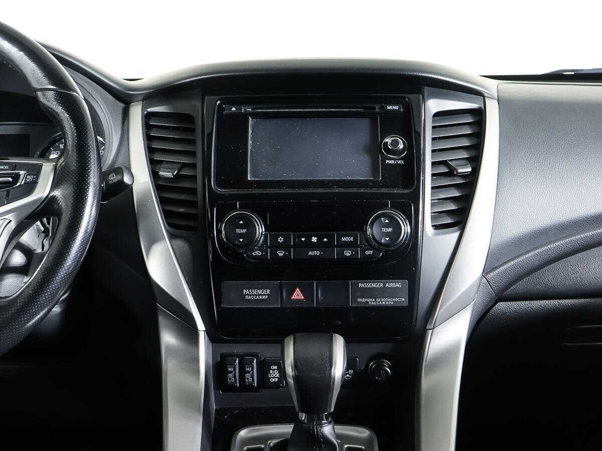 Mitsubishi Pajero Sport с пробегом — 2016 год. Фото: #11