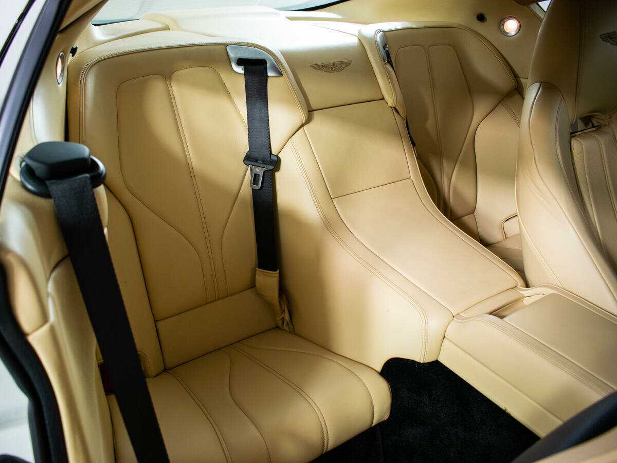 Aston Martin DB9 с пробегом — 2013 год. Фото: #9