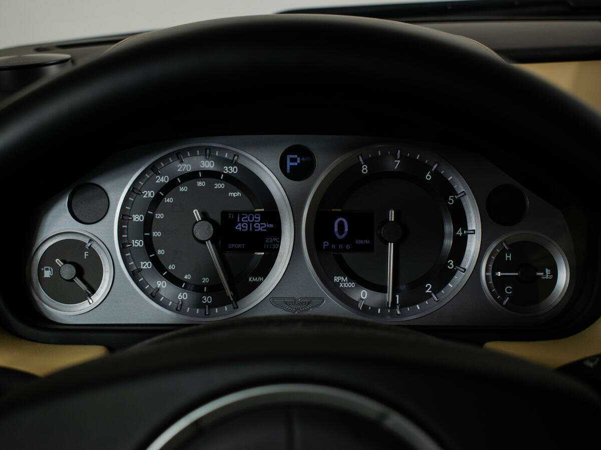 Aston Martin DB9 с пробегом — 2013 год. Фото: #11