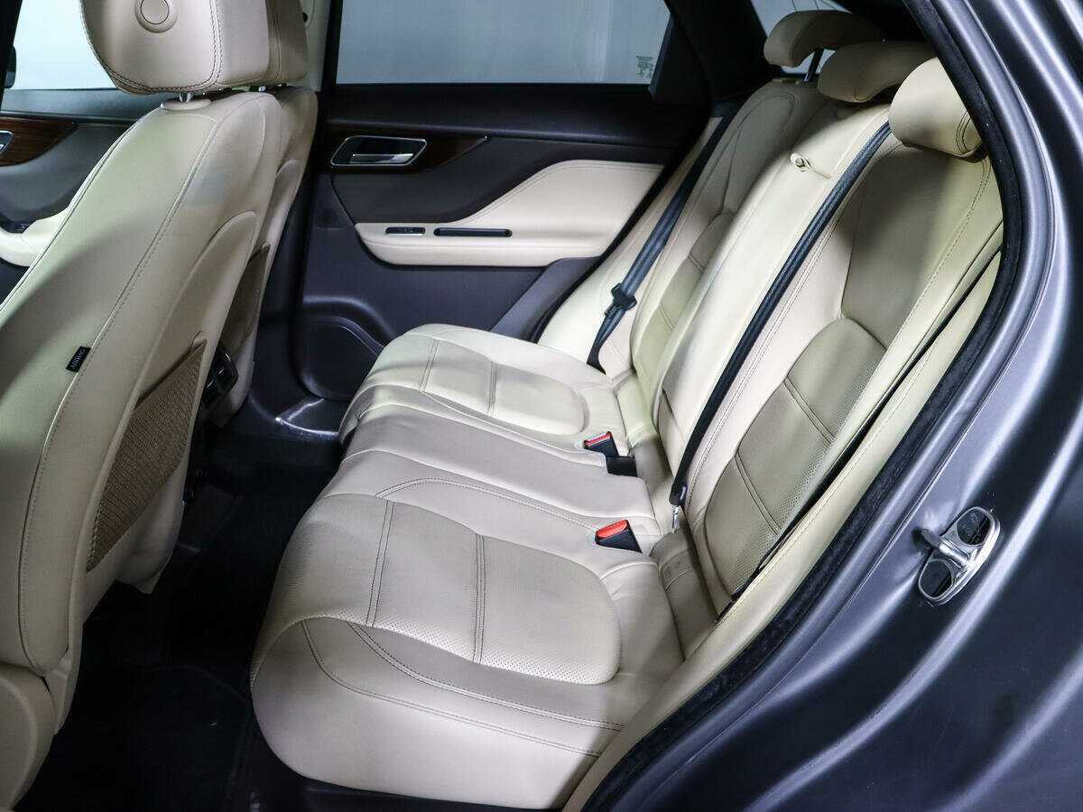 Jaguar F-Pace с пробегом — 2016 год. Фото: #9