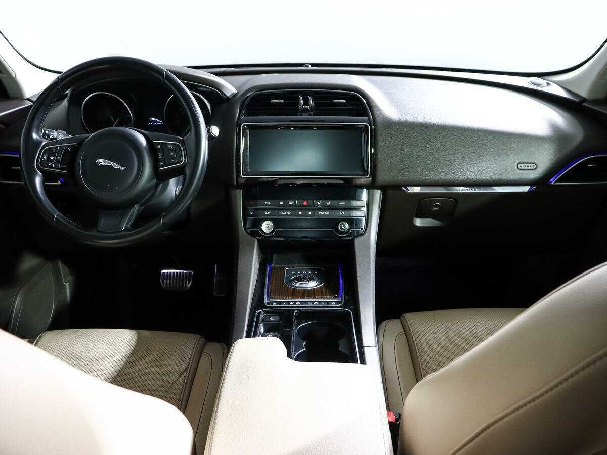 Jaguar F-Pace с пробегом — 2016 год. Фото: #11