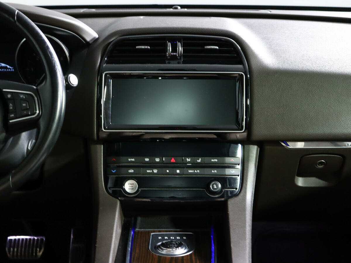 Jaguar F-Pace с пробегом — 2016 год. Фото: #12