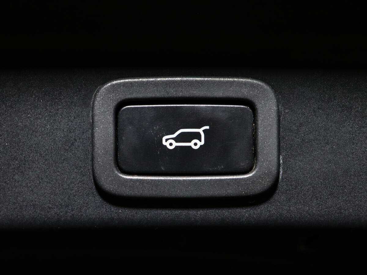 Jaguar F-Pace с пробегом — 2016 год. Фото: #18