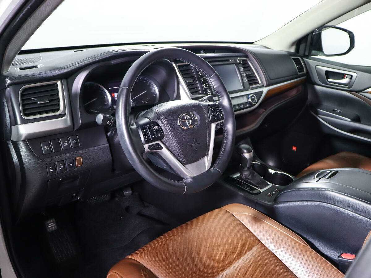 Toyota Highlander с пробегом — 2017 год. Фото: #11