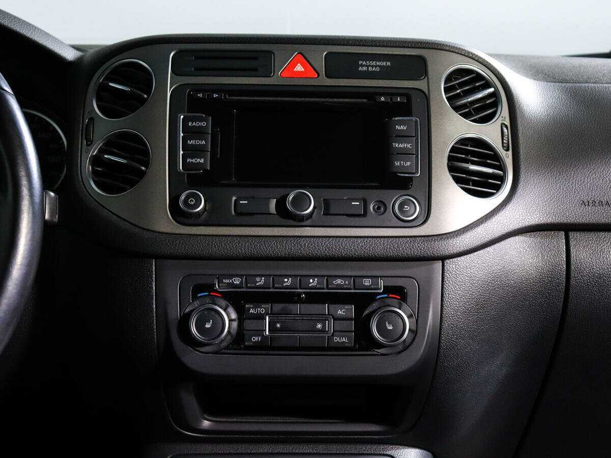 Volkswagen Tiguan с пробегом — 2010 год. Фото: #11
