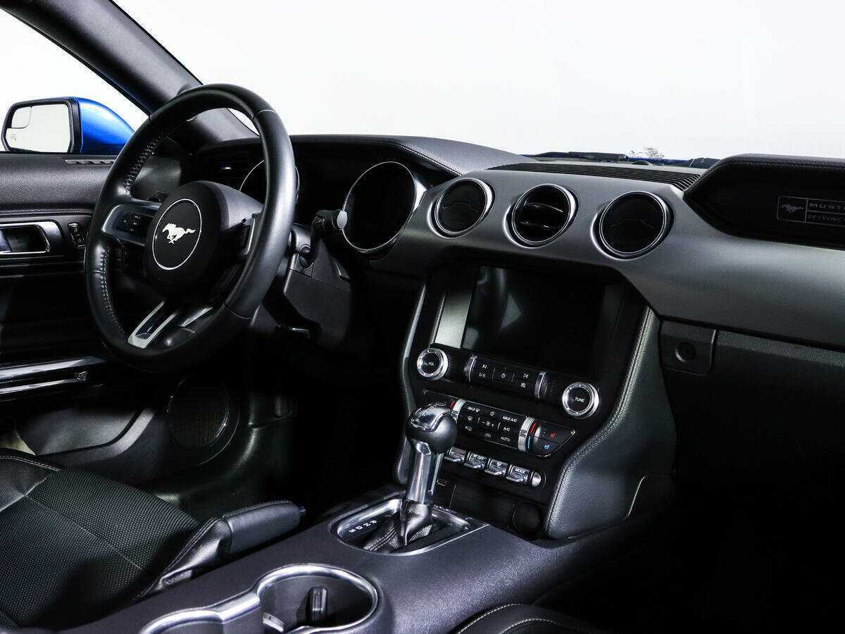Ford Mustang с пробегом — 2020 год. Фото: #6