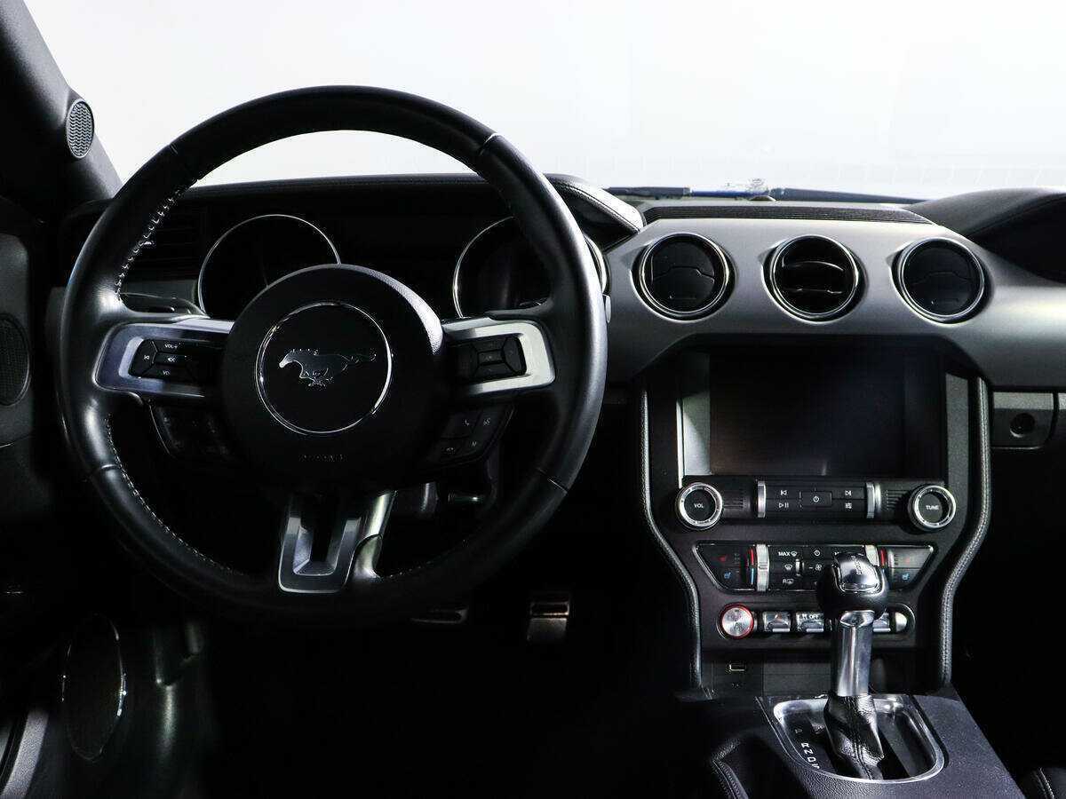 Ford Mustang с пробегом — 2020 год. Фото: #9