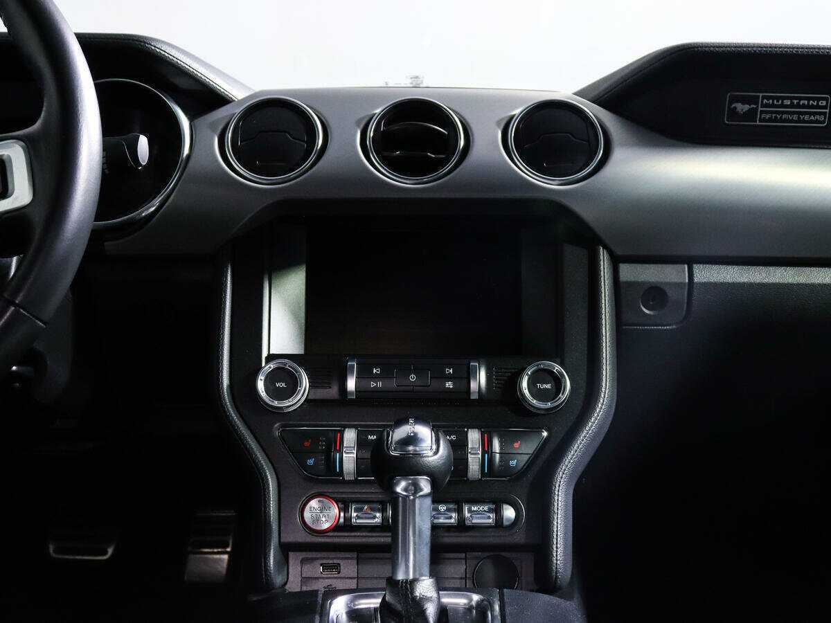 Ford Mustang с пробегом — 2020 год. Фото: #10