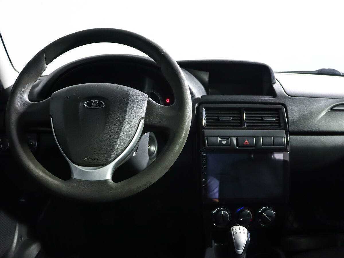 Lada (ВАЗ) Priora с пробегом — 2016 год. Фото: #8