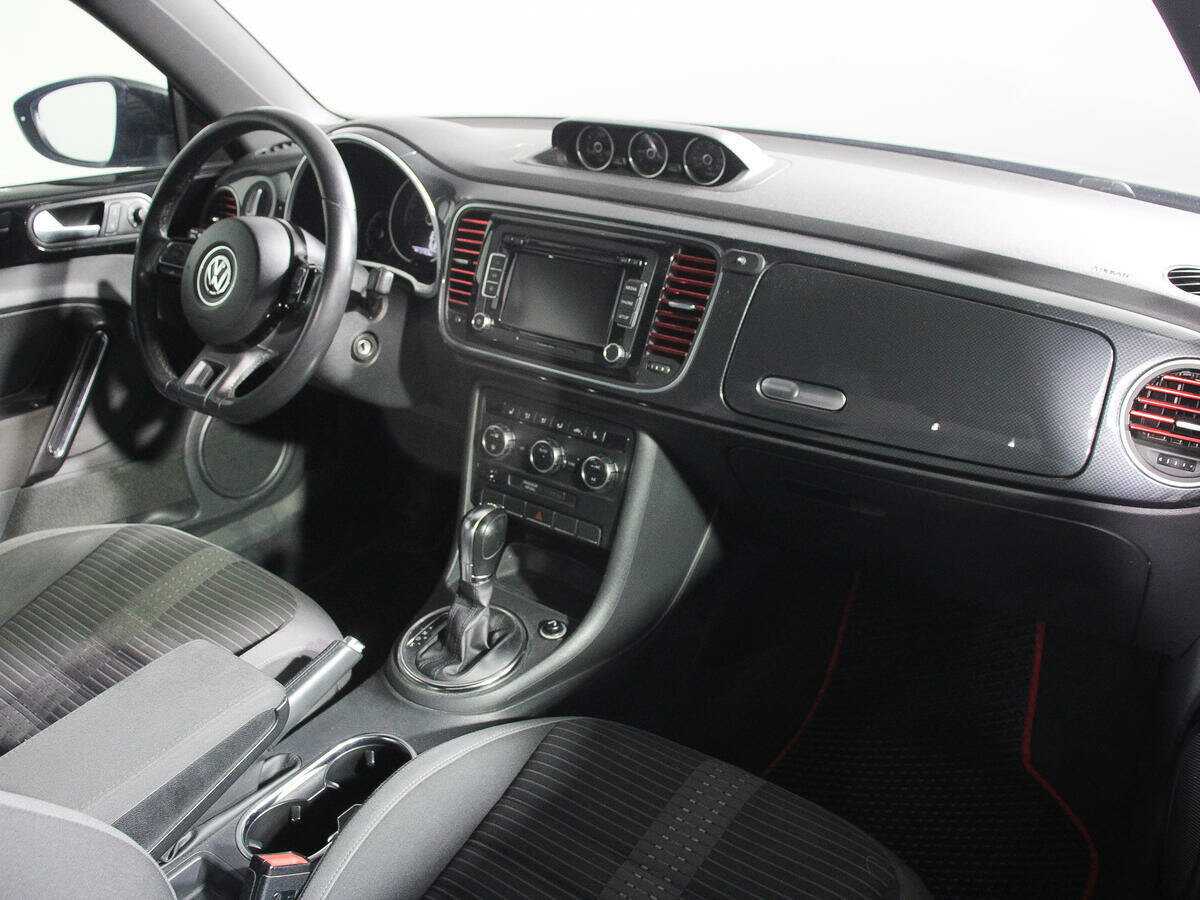 Volkswagen Beetle с пробегом — 2014 год. Фото: #6