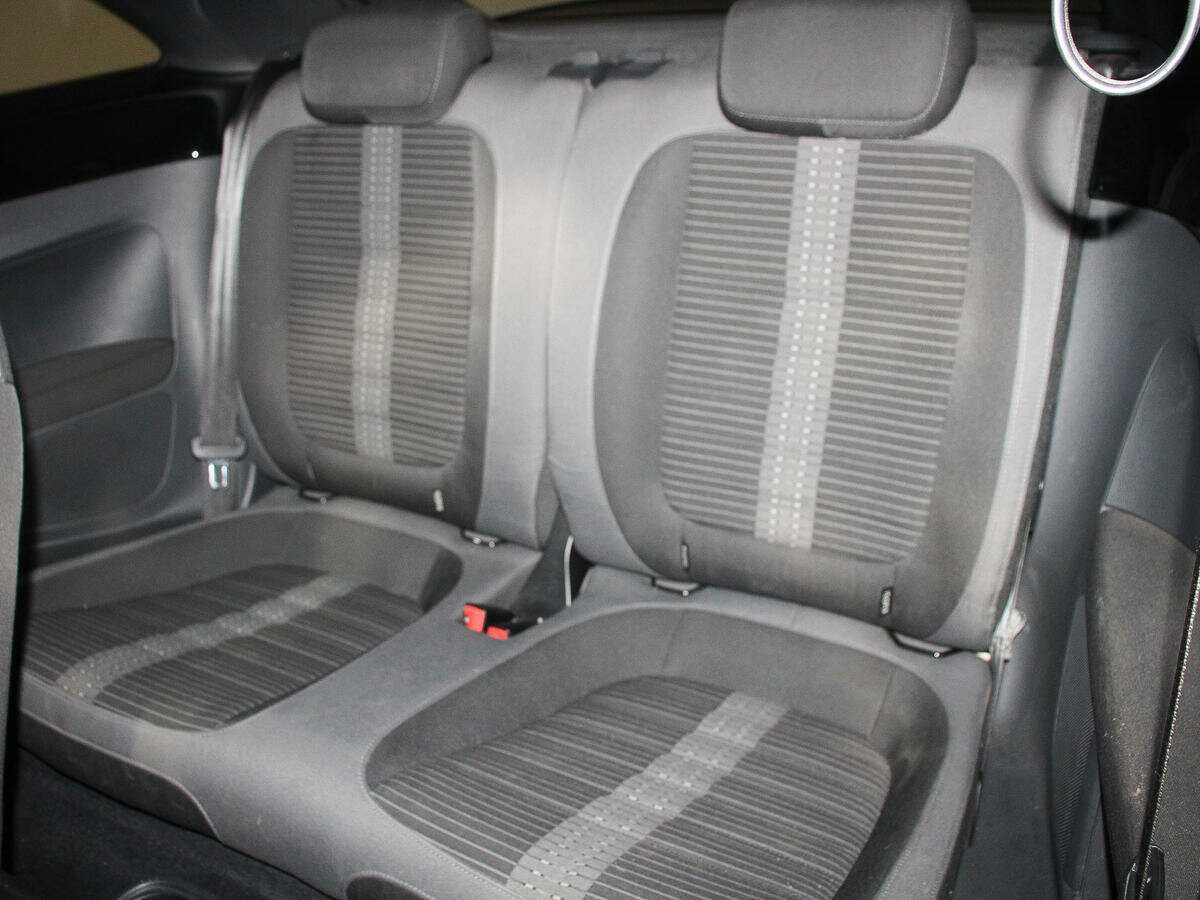 Volkswagen Beetle с пробегом — 2014 год. Фото: #7