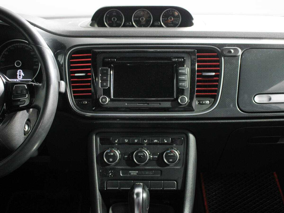 Volkswagen Beetle с пробегом — 2014 год. Фото: #10