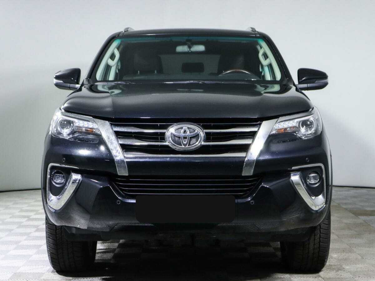 Toyota Fortuner с пробегом — 2017 год. Фото: #1