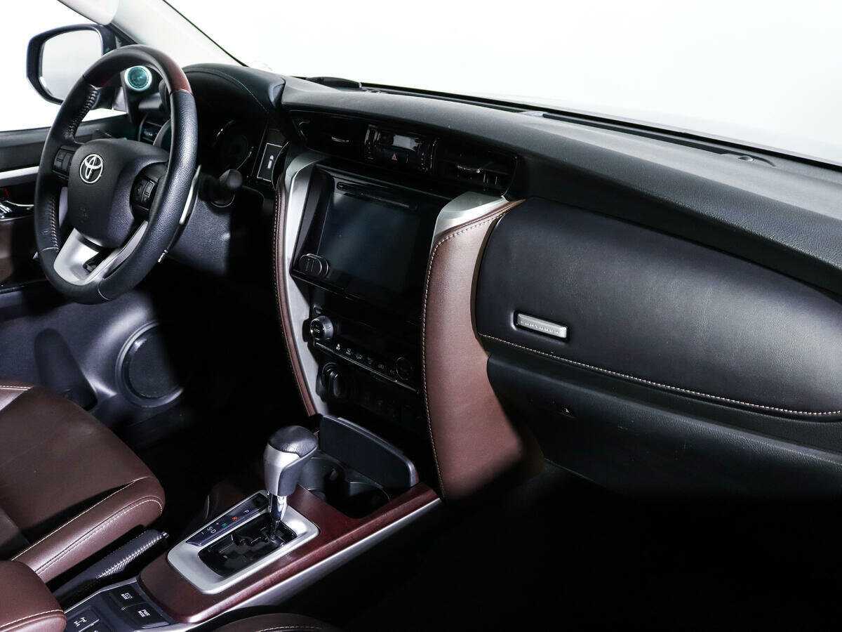 Toyota Fortuner с пробегом — 2017 год. Фото: #6