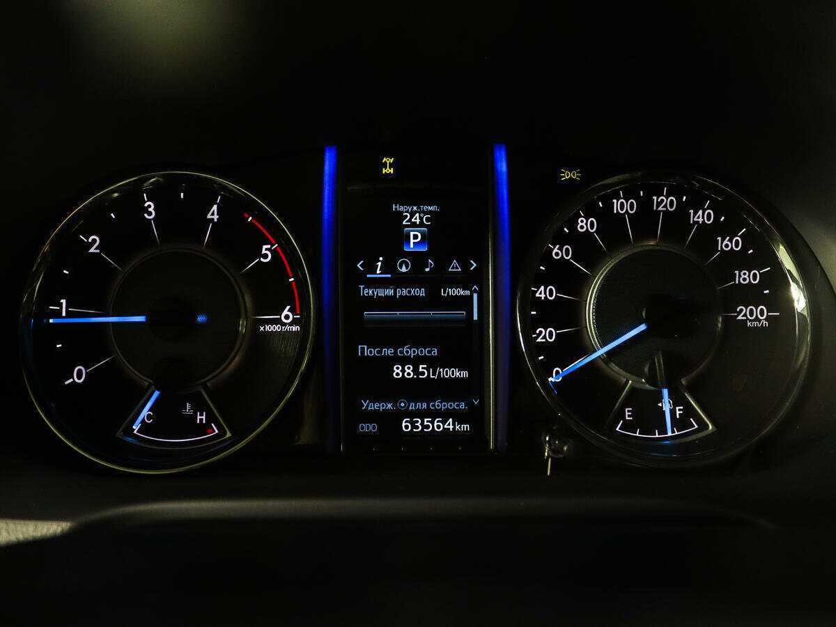 Toyota Fortuner с пробегом — 2017 год. Фото: #8