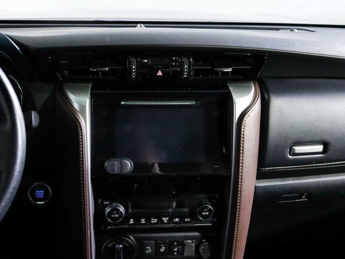 Toyota Fortuner с пробегом — 2017 год. Фото: #10