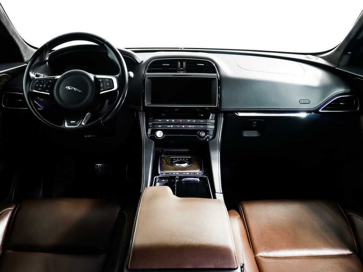 Jaguar F-Pace с пробегом — 2017 год. Фото: #10