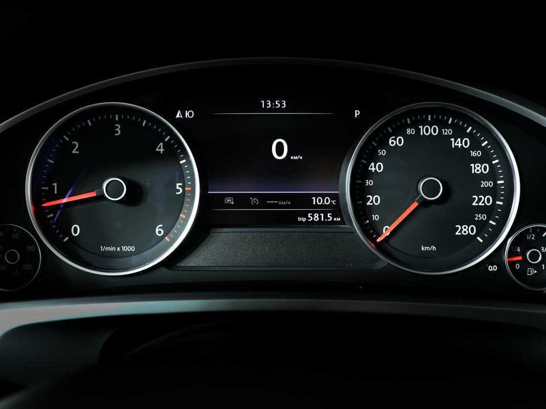 Volkswagen Touareg с пробегом — 2016 год. Фото: #9