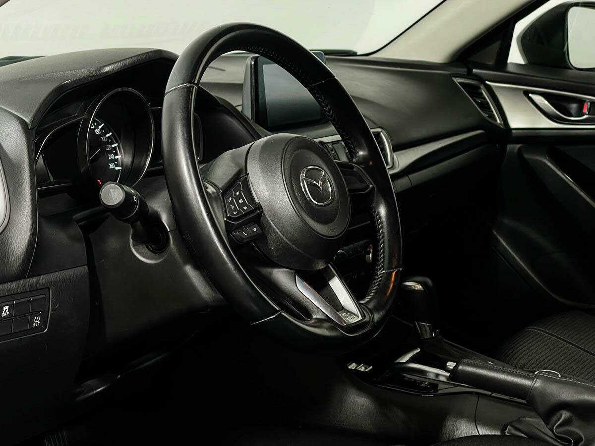 Mazda 3 с пробегом — 2017 год. Фото: #9