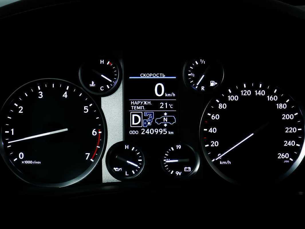 Lexus LX с пробегом — 2014 год. Фото: #9