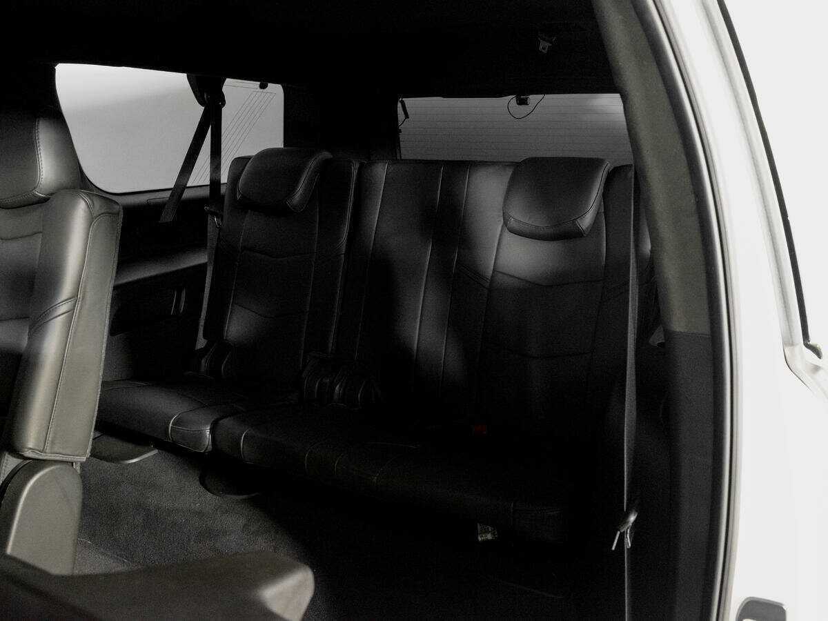 Cadillac Escalade с пробегом — 2015 год. Фото: #9