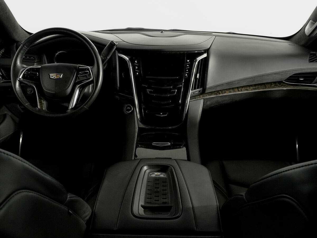 Cadillac Escalade с пробегом — 2015 год. Фото: #11