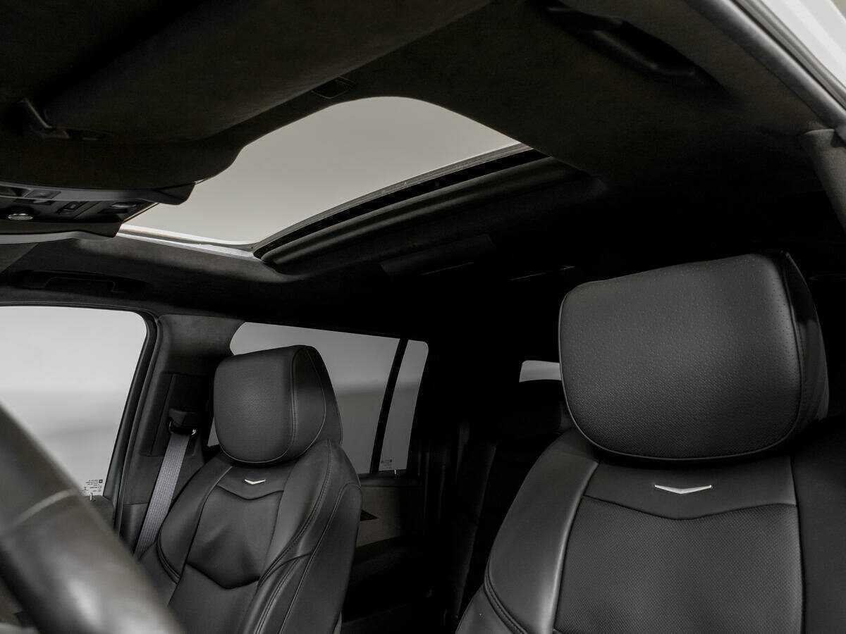 Cadillac Escalade с пробегом — 2015 год. Фото: #14