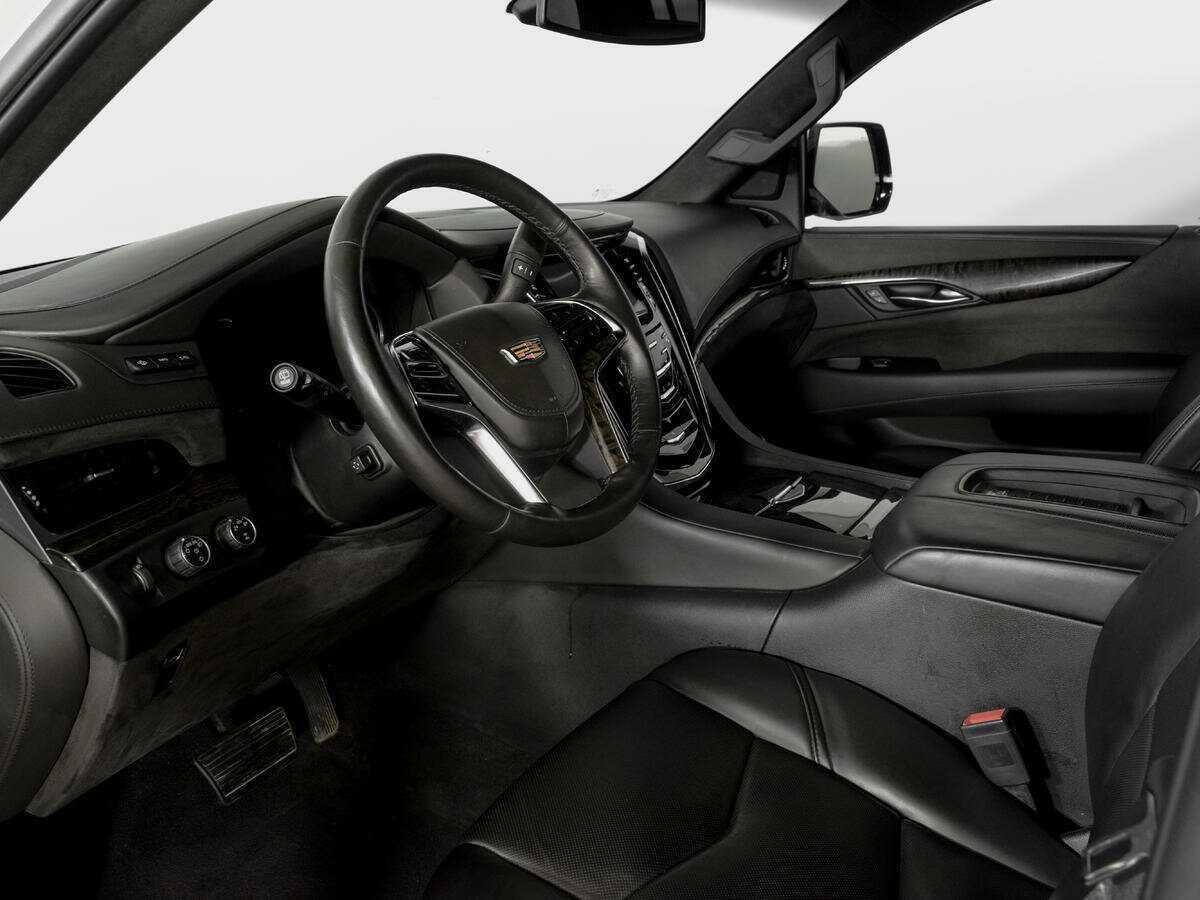 Cadillac Escalade с пробегом — 2015 год. Фото: #16