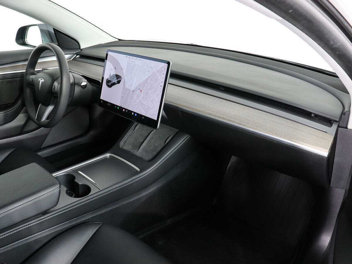 Tesla Model 3 с пробегом — 2022 год. Фото: #9