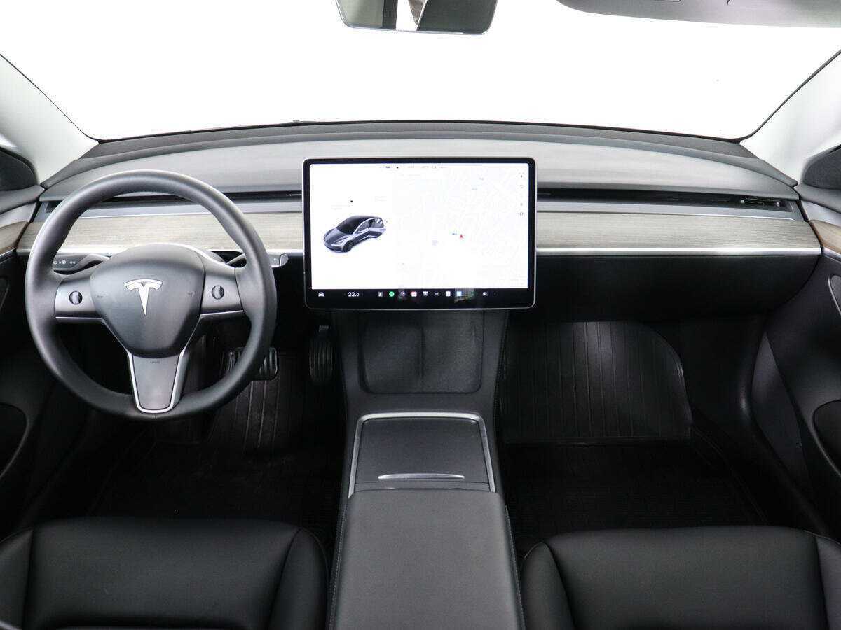 Tesla Model 3 с пробегом — 2022 год. Фото: #10