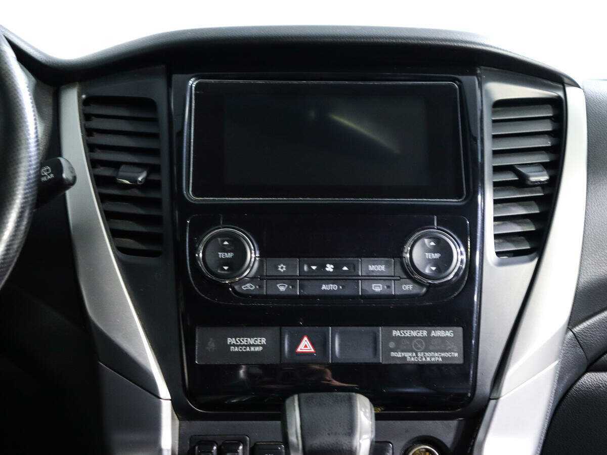 Mitsubishi Pajero Sport с пробегом — 2019 год. Фото: #12