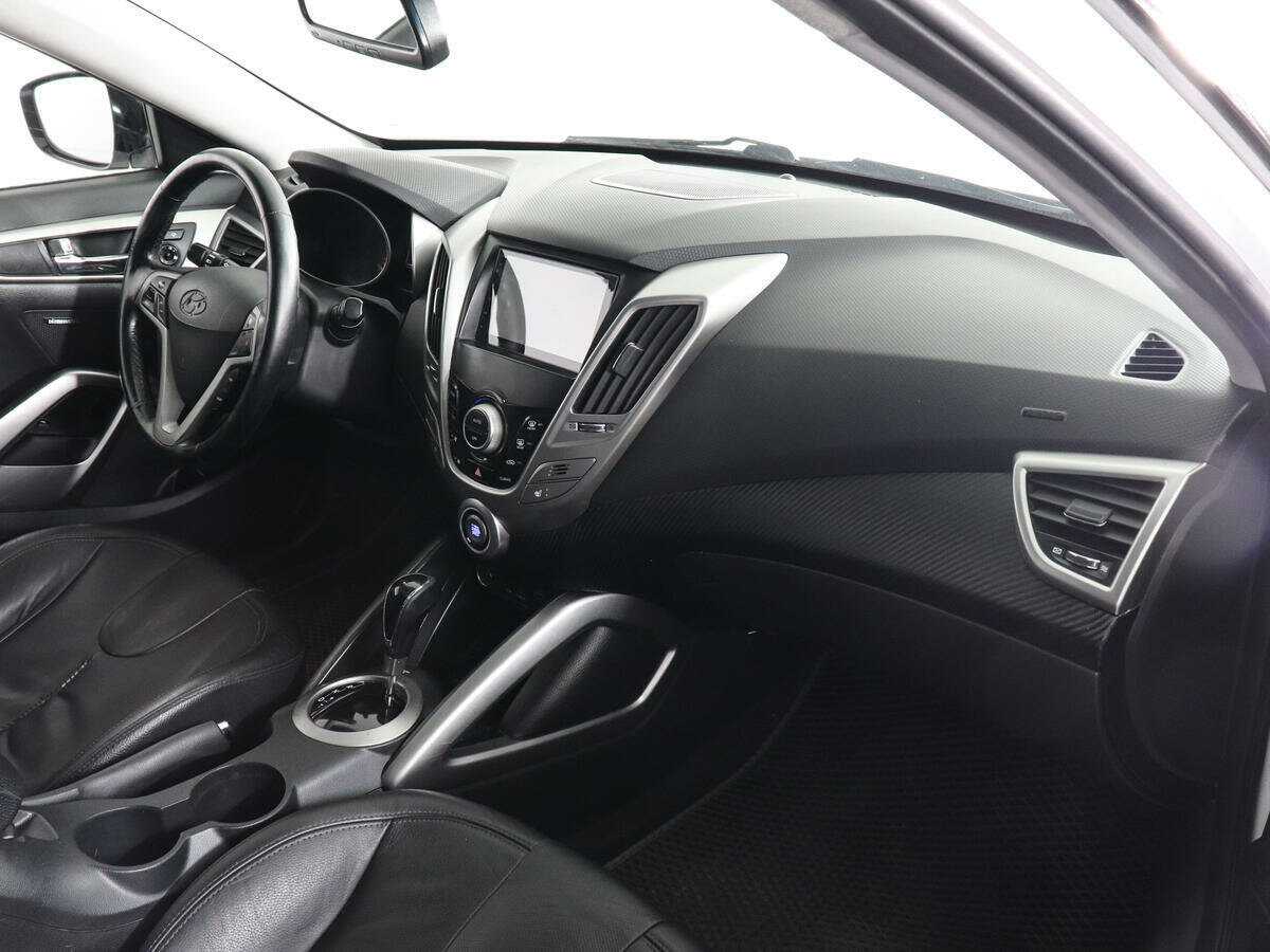 Hyundai Veloster с пробегом — 2011 год. Фото: #8