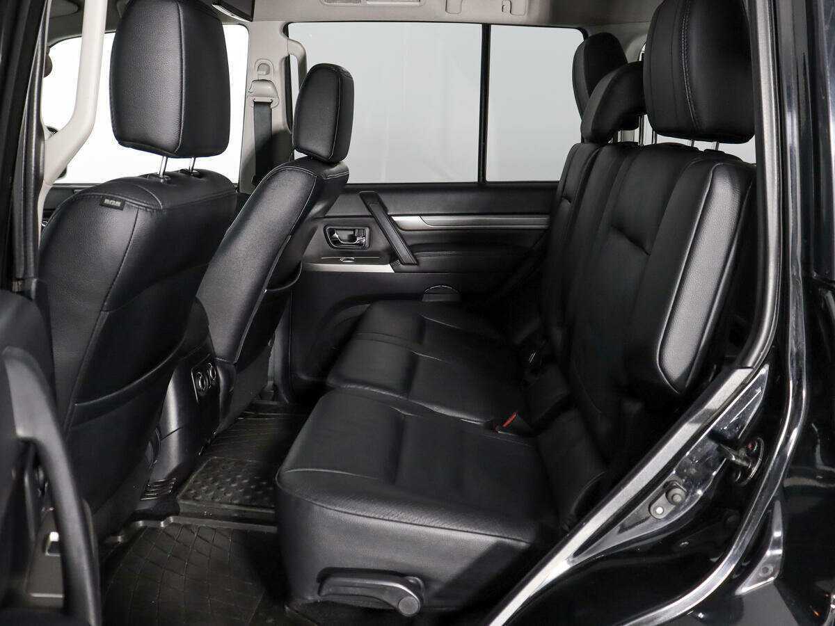 Mitsubishi Pajero с пробегом — 2011 год. Фото: #10