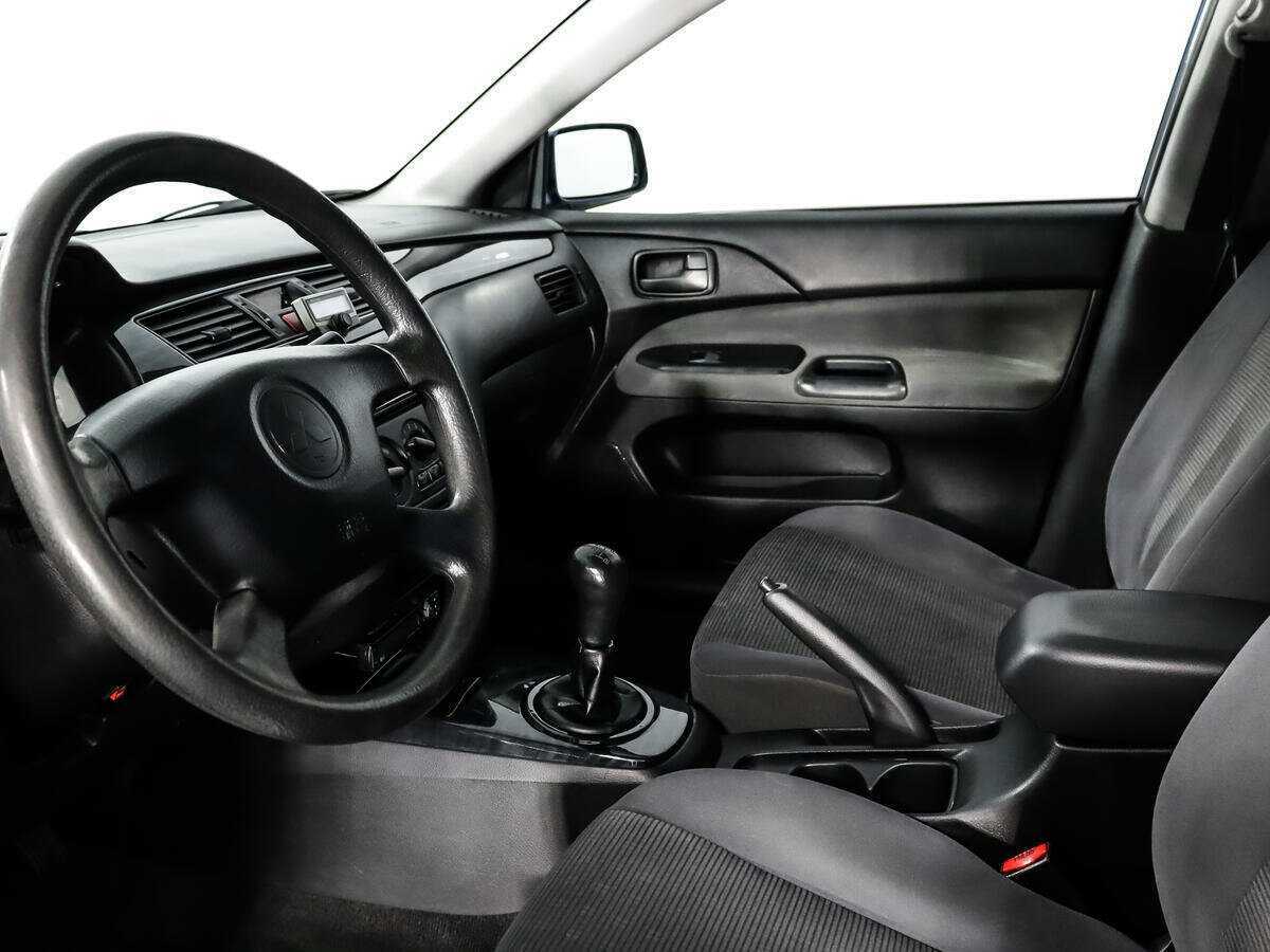 Mitsubishi Lancer с пробегом — 2004 год. Фото: #8